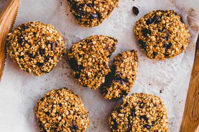 Healthy Pumpkin Chocolate Chip Oatmeal Cookies
